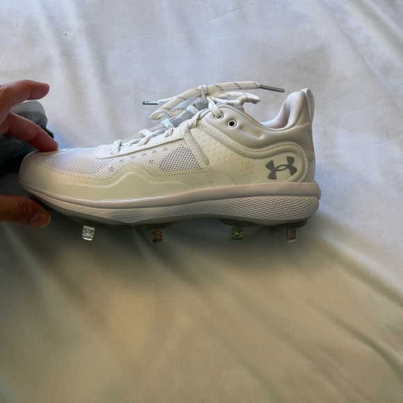 Under Armour Baseball/Softball Cleats
Women's Glyde MT Cleats White Size 6 - Picture 8 of 14